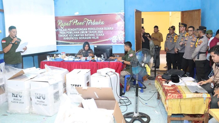 Foto: Kapolres saat pengecekan (Dok Polres Inhil)