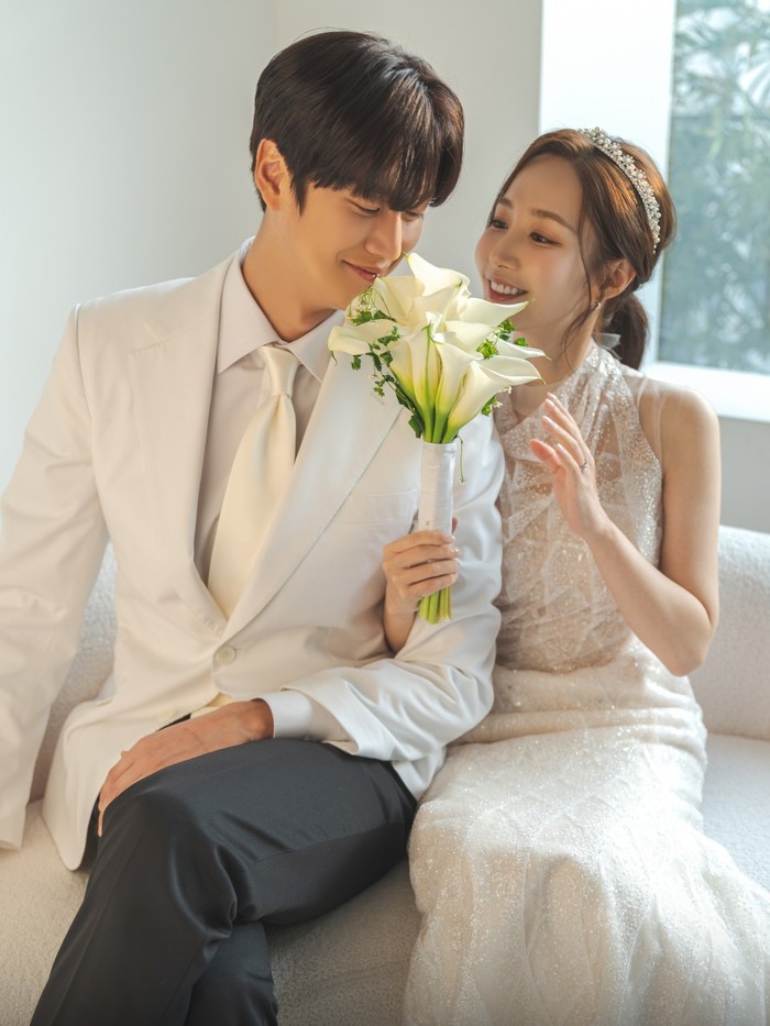 Foto pernikahan Park Min Young dan Na In Woo, pasangan drama Korea Marry My Husband