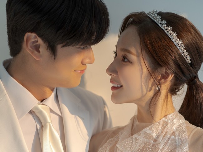 Foto pernikahan Park Min Young dan Na In Woo, pasangan drama Korea Marry My Husband