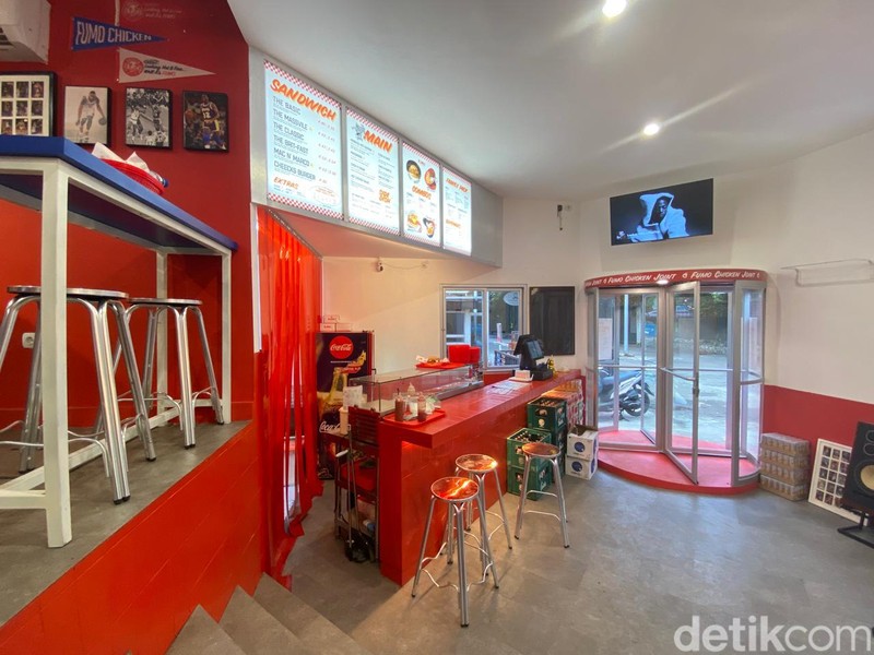 Fumo Chicken Bar: Burger Massvile dan Chicken Wings Nashville yang Pedas Juicy