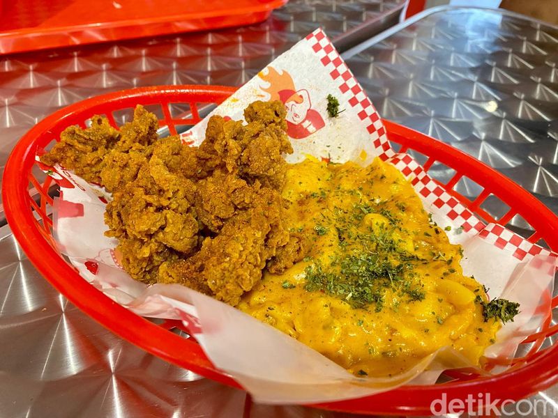 Fumo Chicken Bar: Burger Massvile dan Chicken Wings Nashville yang Pedas Juicy