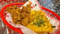 Kalau mau coba menu lain, ada Mac N Chick (Rp 49 ribu) yang memadukan potongan Nashville hot chicken dengan mac and cheese. Foto: Andi Annisa DR/detikfood