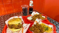 Menu Nashville hot chicken di Fumo Chicken Bar tersedia dalam beberapa tingkat kepedasan. Mulai dari yang lembut sampai yang ekstra karena diberi Carolina reaper. Foto: Andi Annisa DR/detikfood