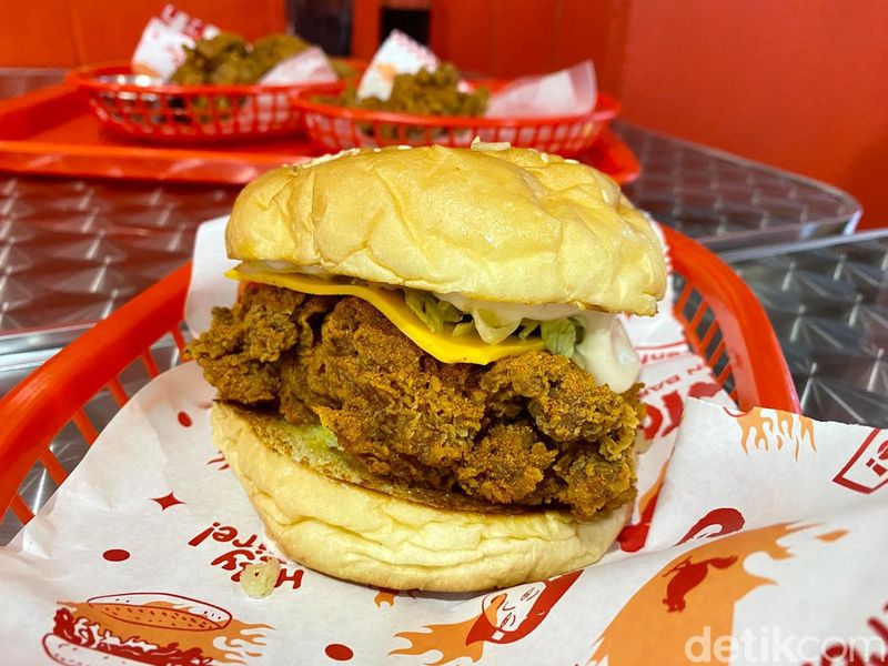 Fumo Chicken Bar: Burger Massvile dan Chicken Wings Nashville yang Pedas Juicy