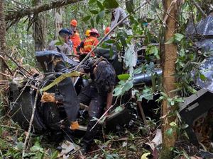 Awal Mula Helikopter Bawa 1 Penumpang-2 Kru Jatuh di Hutan Halmahera Tengah