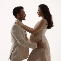 Dengan bantuan fotografer Hakim Satriyo, Jessica mengabadikan momen-momen kehamilannya. Terlihat baby bump di perut Jessica yang sudah semakin besar. Foto: Instagram/@jscmila