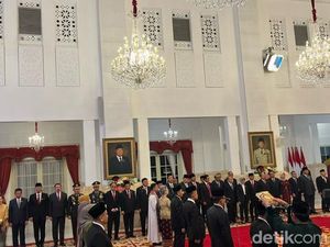 Momen Jokowi Lantik Anggota Komisi Kejaksaan, Maruf-ST Burhanuddin Hadir