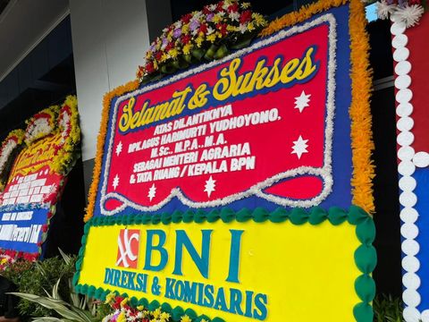 Karangan bunga untuk AHY