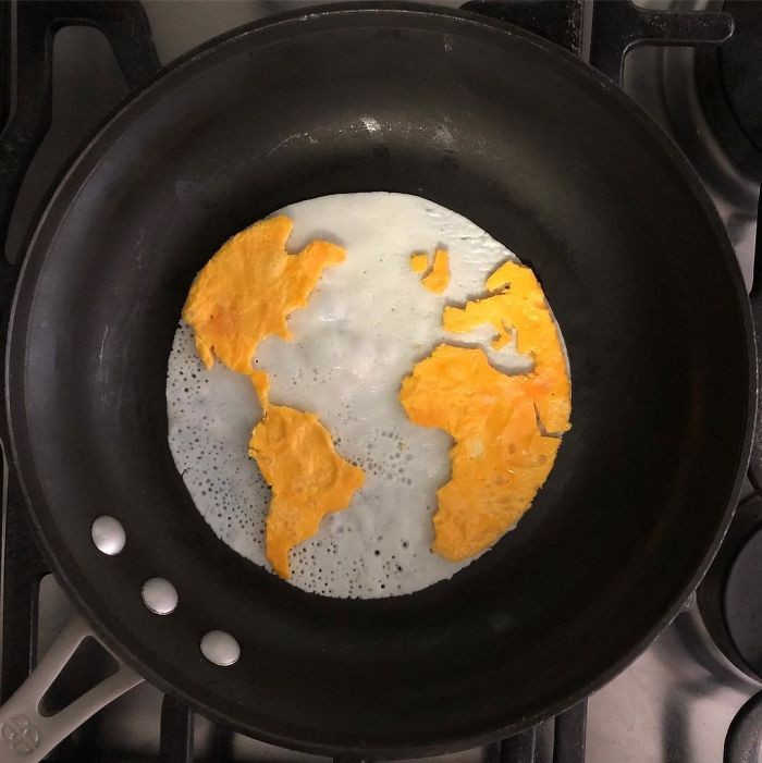 Keren! 10 Lukisan Kreatif dan Menarik Ini Dibuat dari Telur Goreng di Wajan