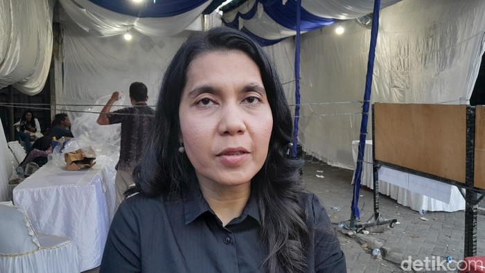 Ketua KPU Kota Medan Mutia Atiqah di TPS 05 yang melakukan PSU di Kelurahan Titi Kuning, Medan Johor (Nizar Aldi/detikSumut)