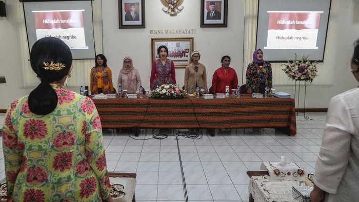 Kowani Bersiap Peringati Hari Kebaya Nasional Kowani dan komunitas kebaya gelar pertemuan membahas peringatan Hari Kebaya Nasional pertama. Hari Kebaya Nasional akan diperingatai pada 24 Juli.