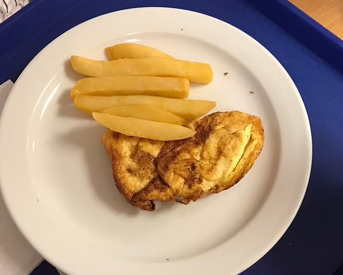 Kacau! 10 Potret Makanan Rumah Sakit yang Tampilannya Bikin Mual