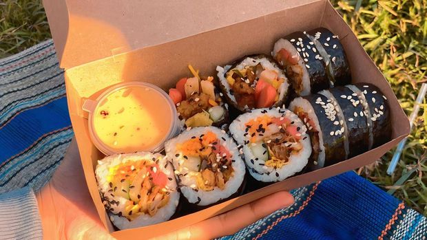 Mantan TKI Ini Banting Setir Bisnis Kimbab Kaki Lima Beromzet Jutaan Sehari