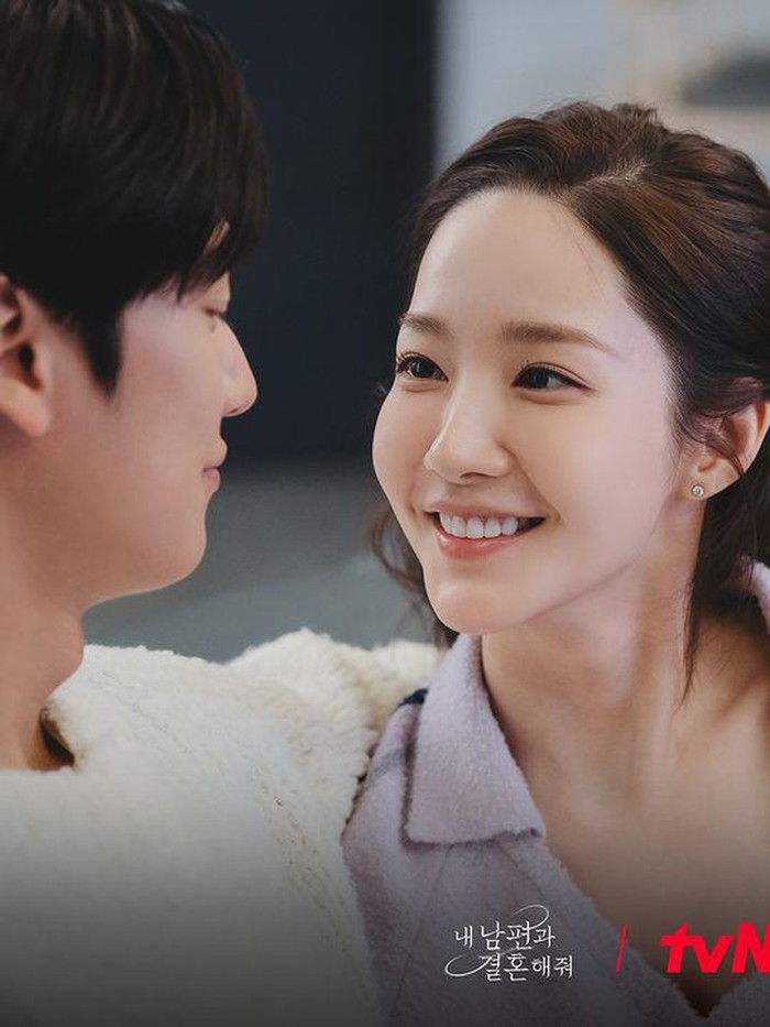 Marry My Husband Adegan dalam Korea Marry My Husband.
