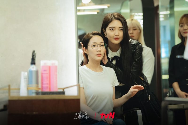 Adegan dalam Korea Marry My Husband.
