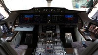 Bagian ruang kemudi pesawat C919. Saat ini, ada empat pesawat jet C919 yang beroperasi di China. Otoritas penerbangan China mengatakan akan mempromosikan pesawat tersebut secara internasional tahun ini dan mengejar sertifikasi Badan Keamanan Penerbangan Uni Eropa (EASA).