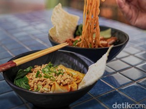 Mencicipi Manis dan Gurih Chowmein, Varian Mi Asal China di Garut