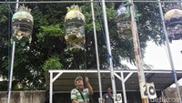 Harga itu berlipat dari harga burung bibit yang pada kisaran Rp 400.000-an.  