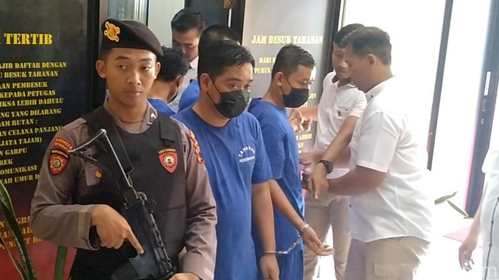 Para pelaku penipuan penggandaan uang yang menyangkut caleg di Mapolres Pekalongan, Rabu (21/2/2024).
