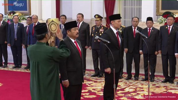 Pelantikan AHY dan Hadi oleh Jokowi (dok. YouTube Setpres)