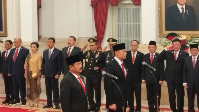 Pelantikan di Istana