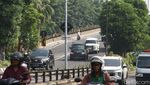 Potret Pemotor Bandel  Masih Melintas di Jembatan Mayangkara