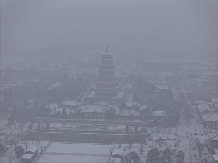 Penampakan Kabut Tebal Selimuti Kota Xian China