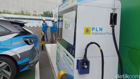 Harga bahan bakar hidrogen lebih murah dibanding BBM. Sebab, berdasarkan kajian PLN, masyarakat perlu merogok kocek sebanyak Rp 1.300 per km jika menggunakan BBM. Sementara dengan HRS hanya Rp 300 saja per km. 