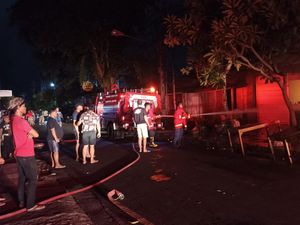 2 Toko Sembako Ludes Terbakar di Gianyar, Kerugian Ratusan Juta