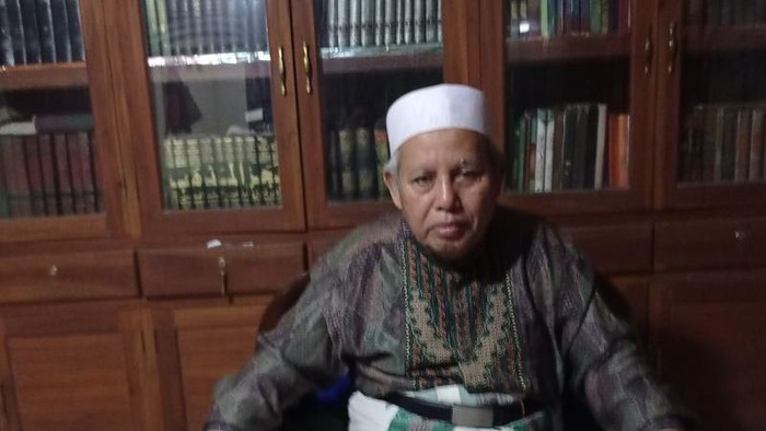 Pimpinan Pondok Pesantren Nurul Hasanah KH Hasan Basri