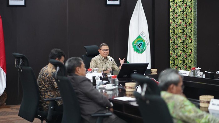 PJ Wali Kota Batu Aries Agung Paewai.