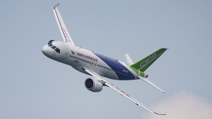A China's COMAC C919 aircraft flies during the first day of the Singapore Airshow in Singapore, Tuesday, Feb. 20, 2024. (AP Photo/Vincent Thian)