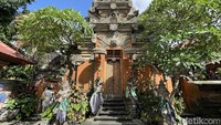 Puri Saren Agung di Gianyar ini merupakan salah satu destinasi wisata yang terkenal karena keindahan dan pesonanya yang khas. Tempat wisata ini selalu menawarkan panorama budaya yang menarik, terutama di wilayah Gianyar.  