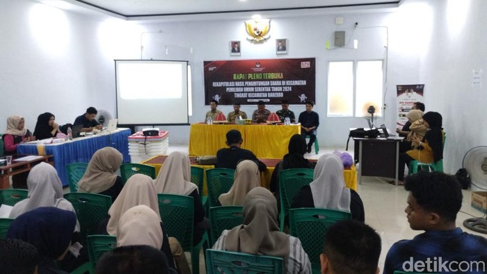 Rekapitulasi suara di Kecamatan Barebbo, Bone kembali dilanjutkan.