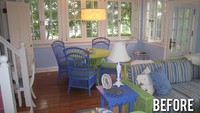 Rumah satu ini memiliki 2 jenis kursi di rumahnya yakni kursi kayu dan sofa. Di gambar ini bukan menunjukkan meja makan di dekat ruang keluarga, melainkan rumah ini menggunakan 2 jenis kursi di satu ruangan. Foto: beforeafter.design via boredpanda.com