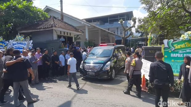 Suasana rumah duka mantan Bupati Banjarnegara Budhi Sarwono di Jalan DI Panjaitan Banjarnegara
