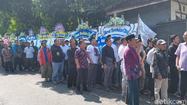 Suasana rumah duka mantan Bupati Banjarnegara Budhi Sarwono di Jalan DI Panjaitan Banjarnegara