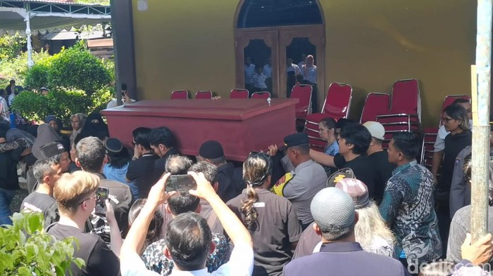 Suasana rumah duka mantan Bupati Banjarnegara Budhi Sarwono di Jalan DI Panjaitan Banjarnegara