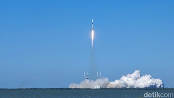 Jika roket pertama sudah kembali ke Bumi dan sudah dilanjutkan dengan roket kedua, peluncuran ini bisa dibilang sudah sepenuhnya aman. Foto: Fitraya Ramadhanny