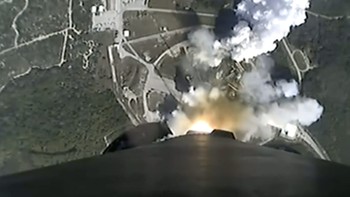 Ini adalah pemandangan dari roketnya saat mengangkasa. Foto: SpaceX