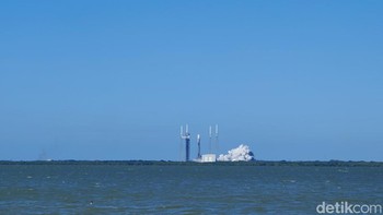 Ini adalah momen Satelit Merah Putih 2 mulai diterbangkan dari landasannya di Cape Canaveral, Florida, Amerika Serikat. Foto: Fitraya Ramadhanny