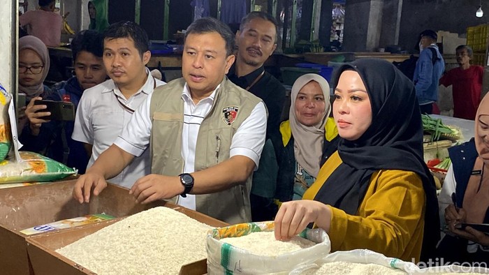 Satgas Pangan Jabar Lakukan Sidak Beras.