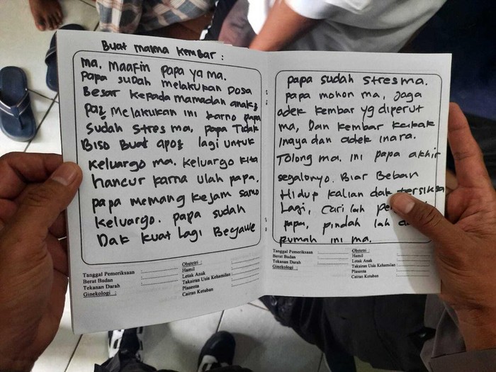 Secarik surat wasiat pria gantung diri karena kalah judi slot ke istrinya.