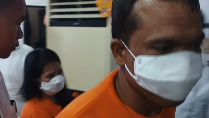 Sepasang kekasih di Deli Serdang ditangkap usai melakukan pencurian dengan kekerasan terhadap korban. (Goklas Wisely/detikSumut)