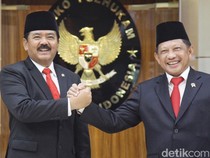 Potret Hadi Tjahjanto Terima Jabatan Menko Polhukam dari Tito Karnavian