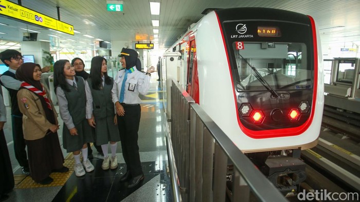 Seru! Siswa SMK Kini Bisa Magang di LRT Jakarta Lho