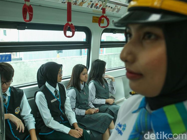 Seru! Siswa SMK Kini Bisa Magang di LRT Jakarta Lho