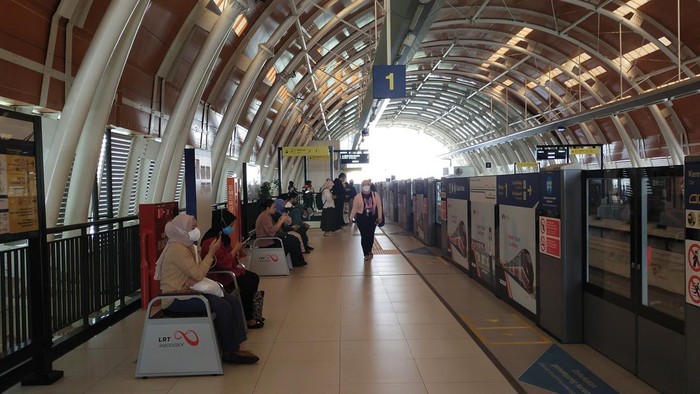 Dampak Penyesuaian Tarif LRT: Penumpang Keluhkan Kenaikan yang Signifikan