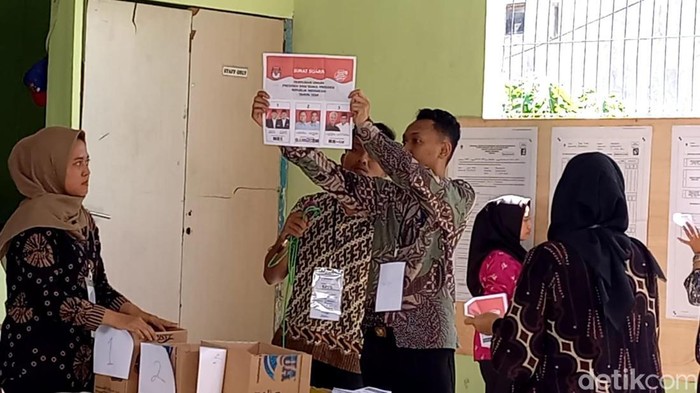 Suasana coblosan ulang di salah satu TPS di Trenggalek.