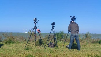 Kamera media siap menjepret sebelum peluncuran Satelit Merah Putih 2. Foto: Fitraya Ramadhanny/detikcom